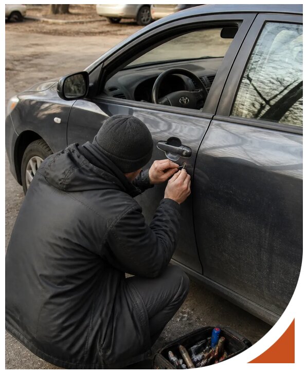 Профессиональное вскрытие автомобиля Тойота без повреждений в Череповце